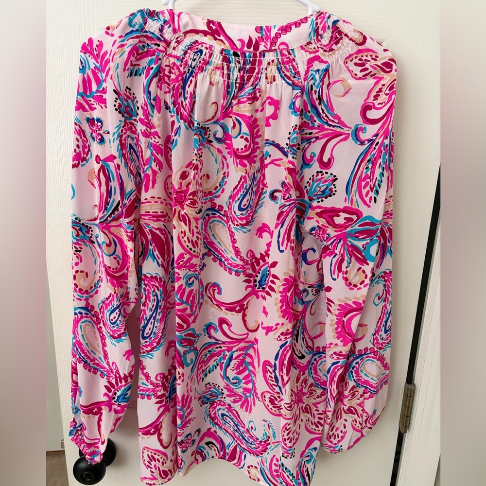 Like New ~ Lilly Pulitzer Elsa Silk Top, Size Meduim - Picture 6 of 6
